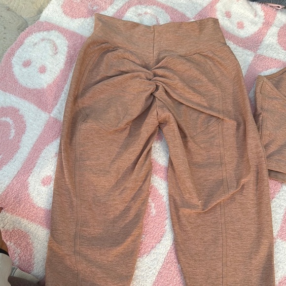 Bombshell Sportswear Set - Picture 6 of 6